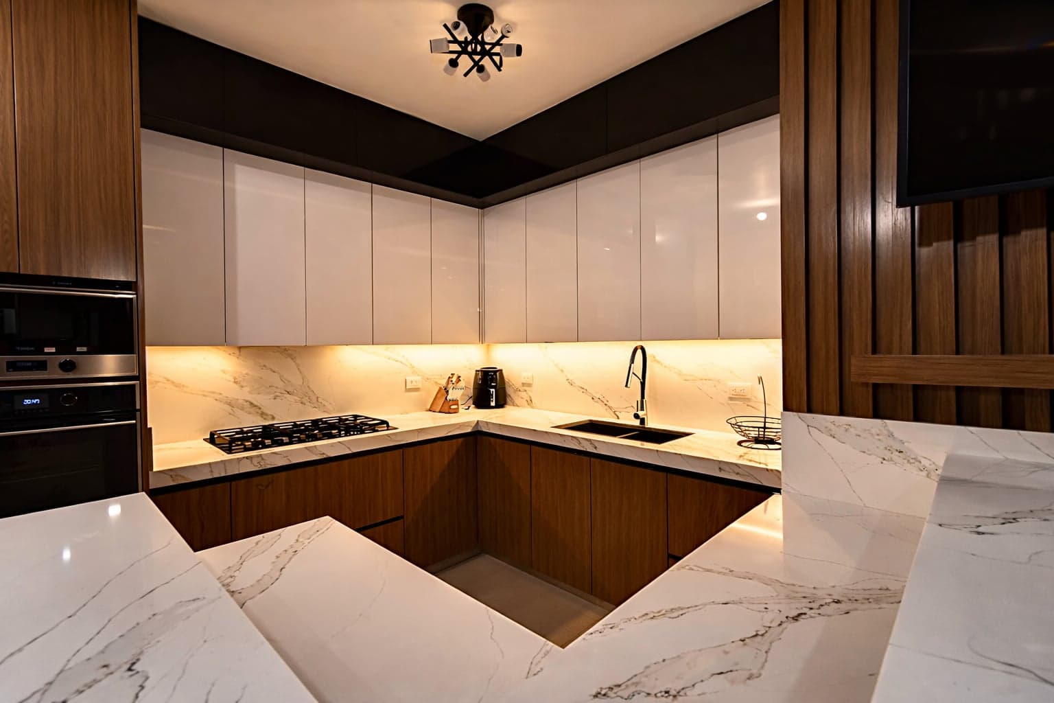 Cocina Nova hecha a medida por Molbani