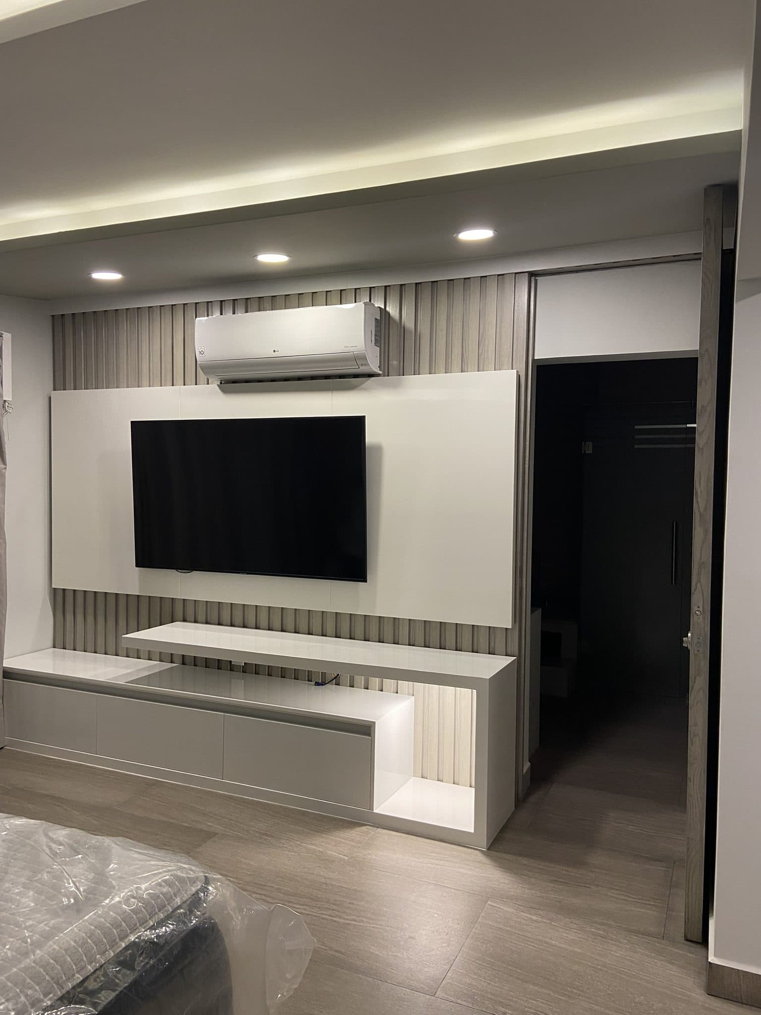 Mueble de TV 21 a medida por Molbani