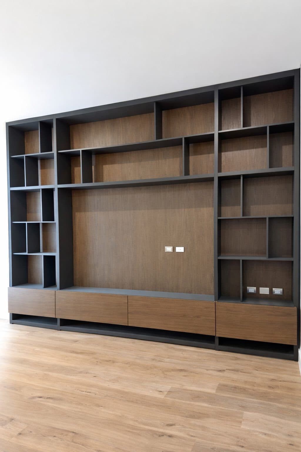 Mueble de TV 24 a medida por Molbani
