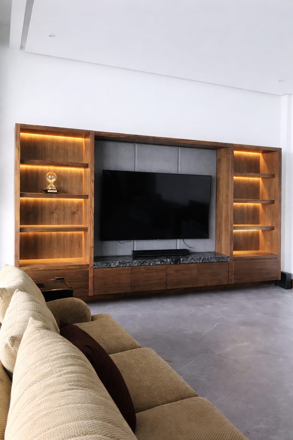Mueble de TV 40 a medida por Molbani