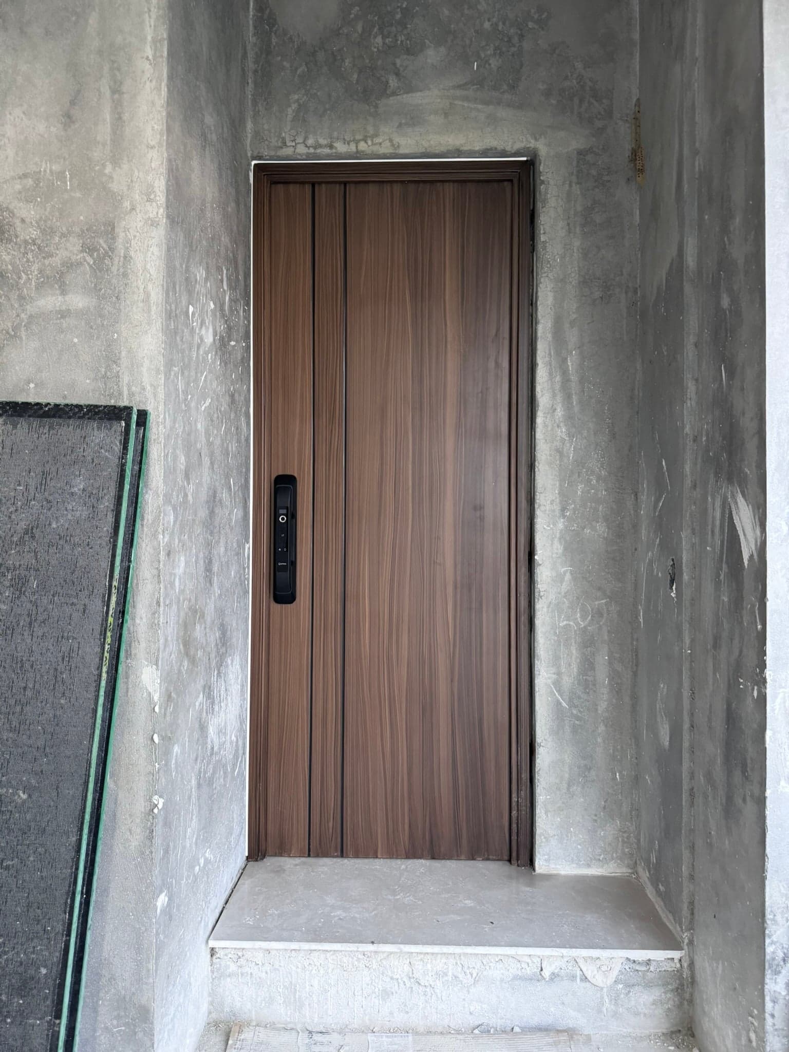 Puerta principal de la Serie Esencial